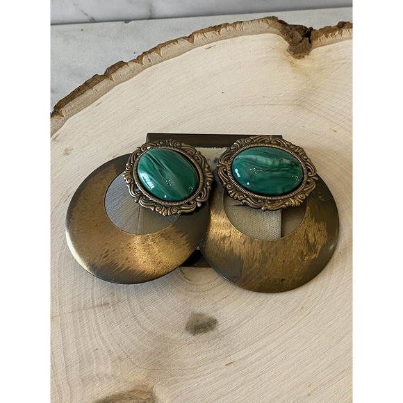 UNIQUE FAUX MALACHITE AND BRASS-TONE VINTAGE CLIP ON EARRINGS - Picture 5 of 9